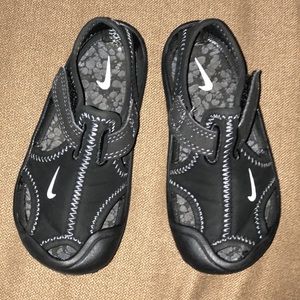 Nike sandals size 6c